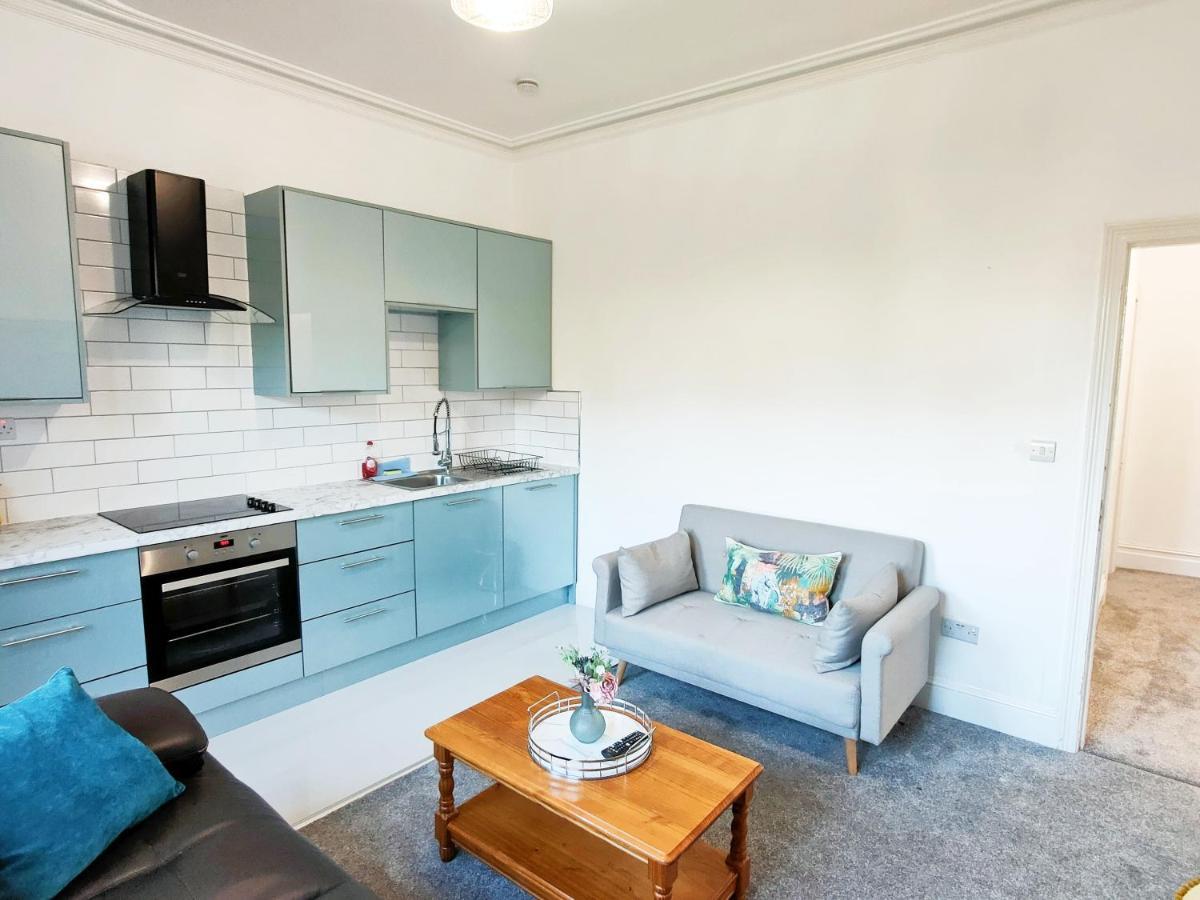 Flat-C, 4 Adults, 20 Mins To Beach, Netflix, Wifi, Sleeps 4 Adults Bournemouth Exterior foto